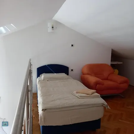 App Petre-3 Floor דירה אומאג