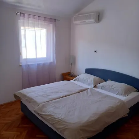 App Petre-3 Floor דירה